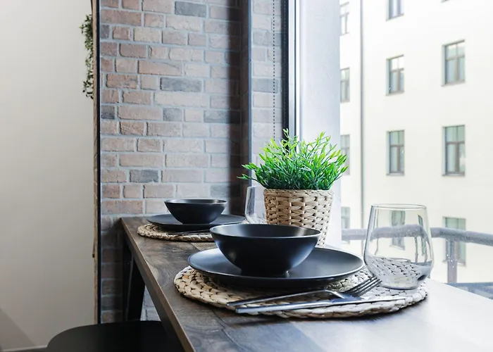 Urban Studio, Close To Everything