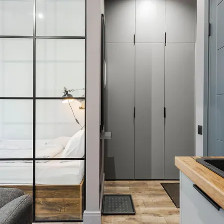 Urban Studio, Close To Everything