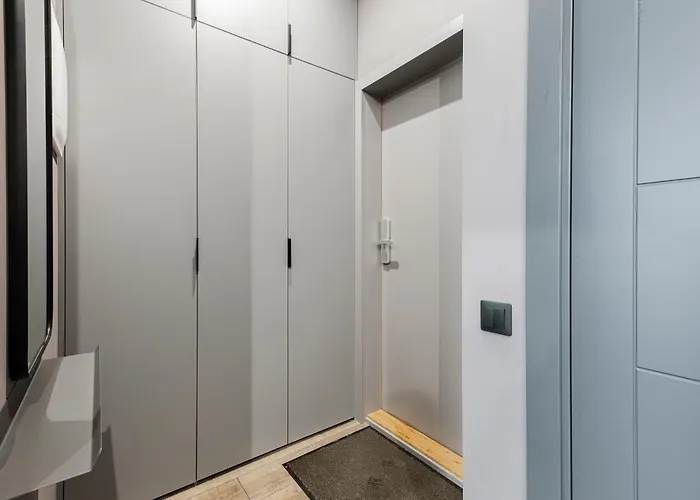 Urban Studio, Close To Everything *