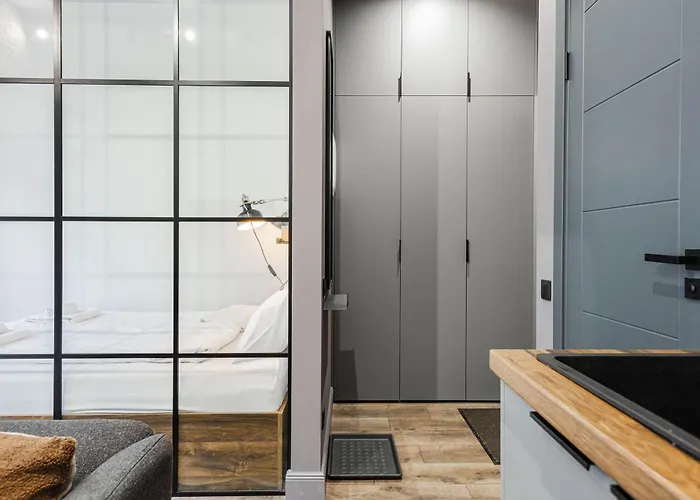 Urban Studio, Close To Everything