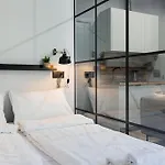 Urban Studio, Close To Everything 아파트